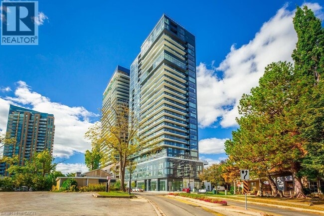 Building Photo - 370 Martha St