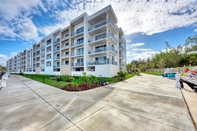 Foto del edificio - 1709 N Tamiami Trail