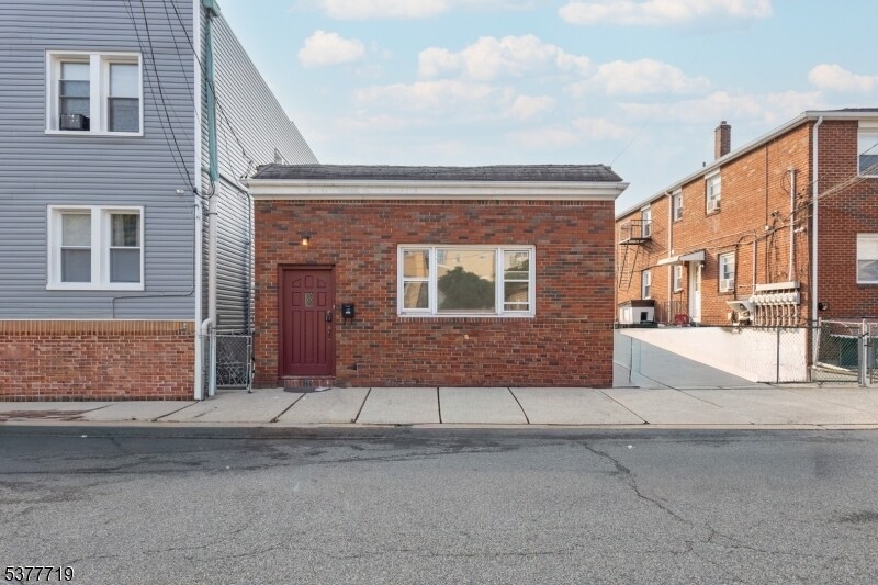 Foto principal - 86 Farnham Ave