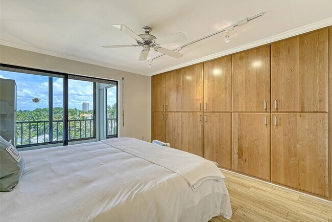Foto del edificio - 350 S Polk Dr