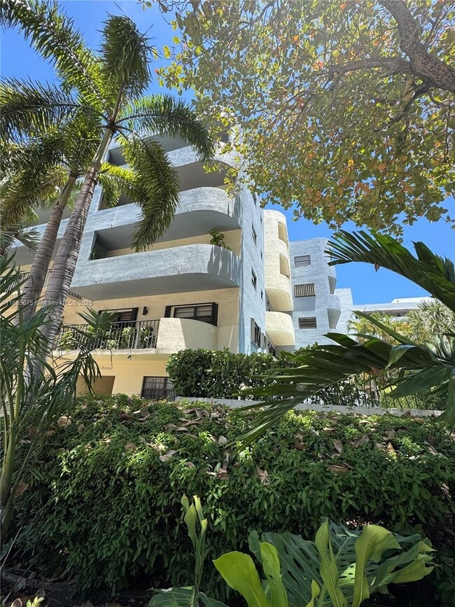 Building Photo - 1250 Lincoln Rd