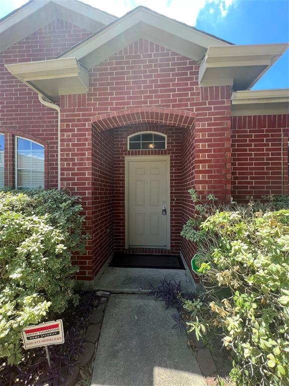 Building Photo - 22927 Fairfax Village W Dr