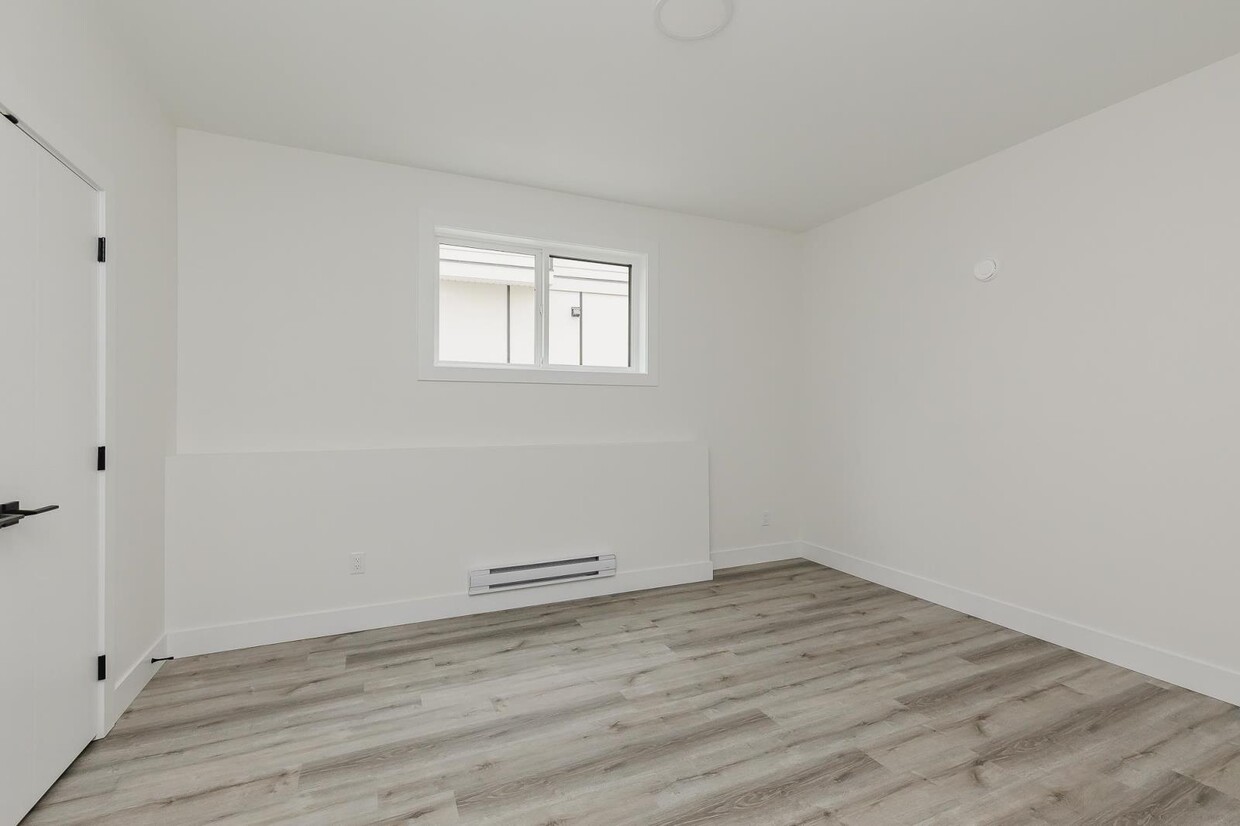 Building Photo - 5590 Crimson Ridge