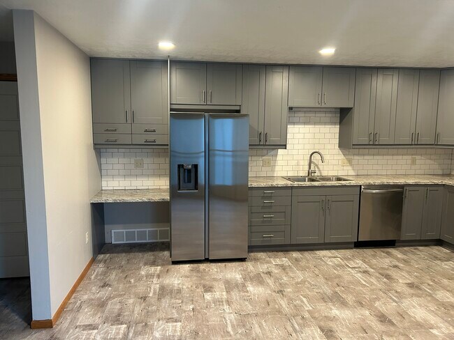 Building Photo - 2109 S Holt Ave