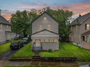 Building Photo - 2207 23rd St SW