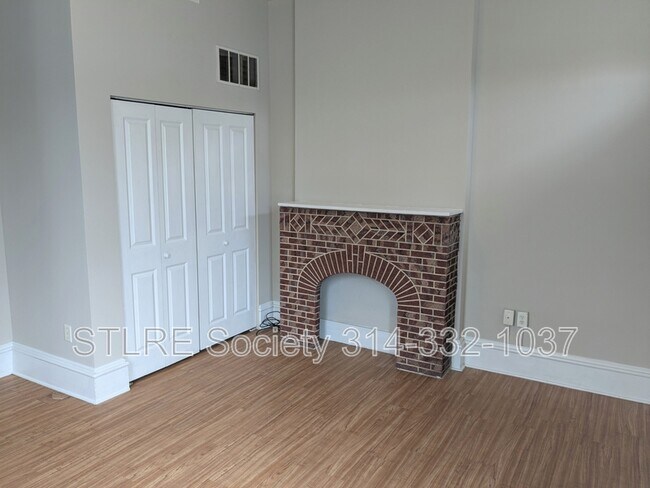 Building Photo - 229 Steins St