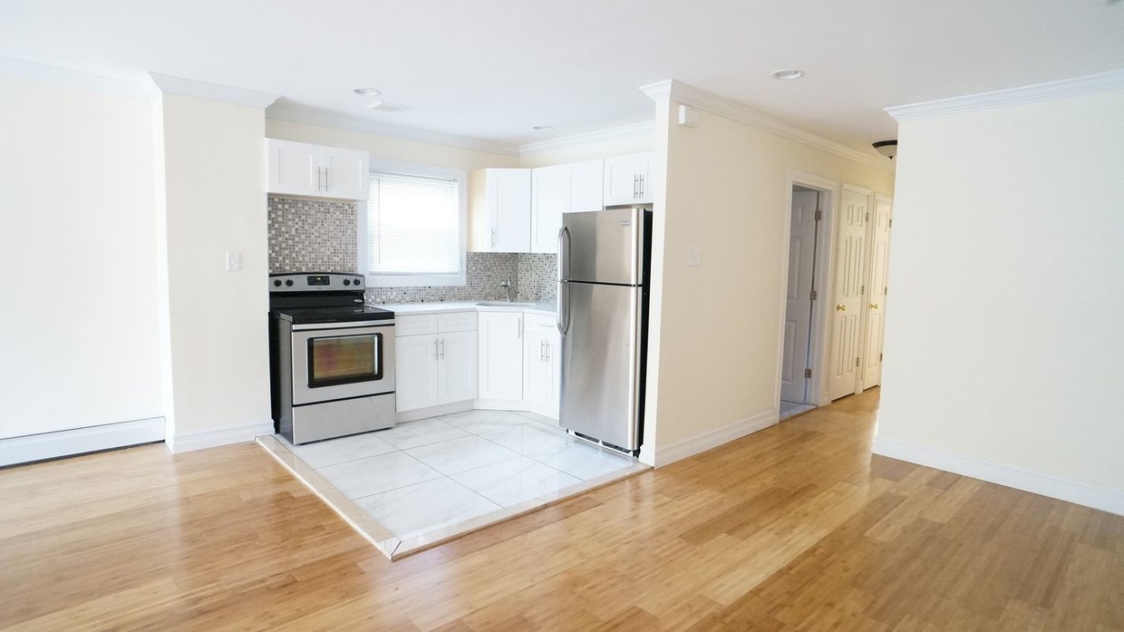 Foto principal - 3431 Riverdale Ave