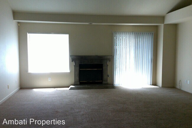 Building Photo - 3 br, 3 bath House - 483 E. Newport Dr.