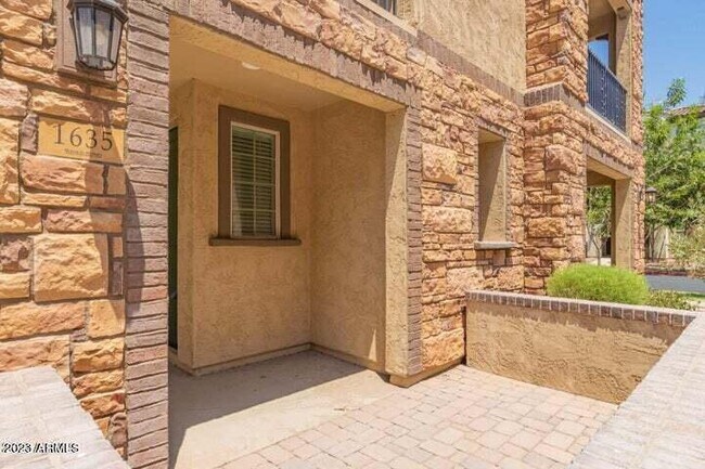 Foto del edificio - 1635 E Dogwood Ln