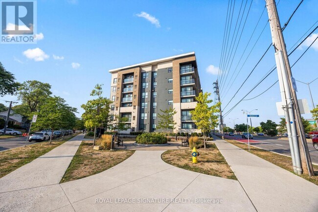 Building Photo - 1-211 Falaise Rd