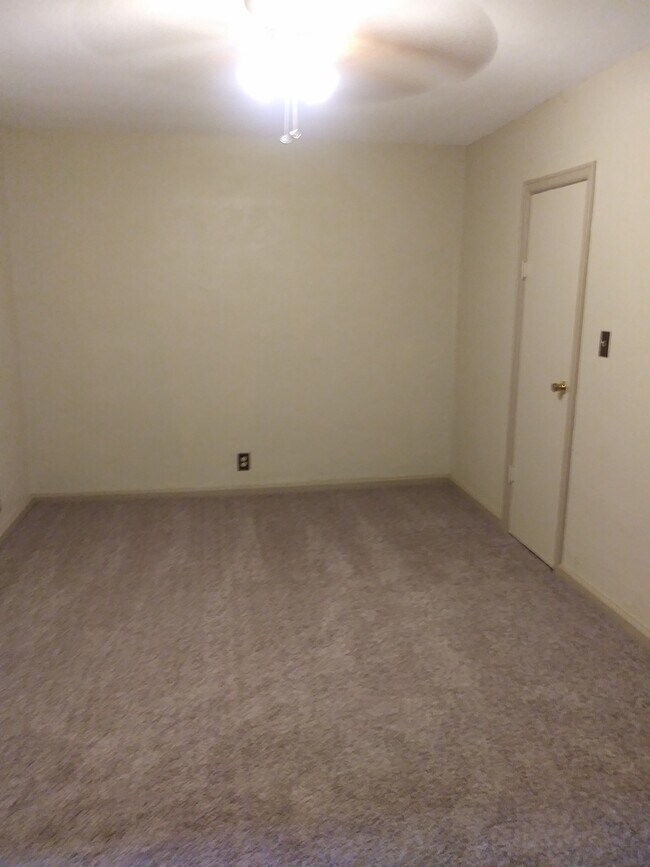 Bedroom - 13100 Holiday Rd
