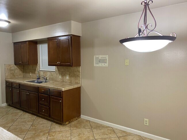 Building Photo - 4744 E Dwight Way