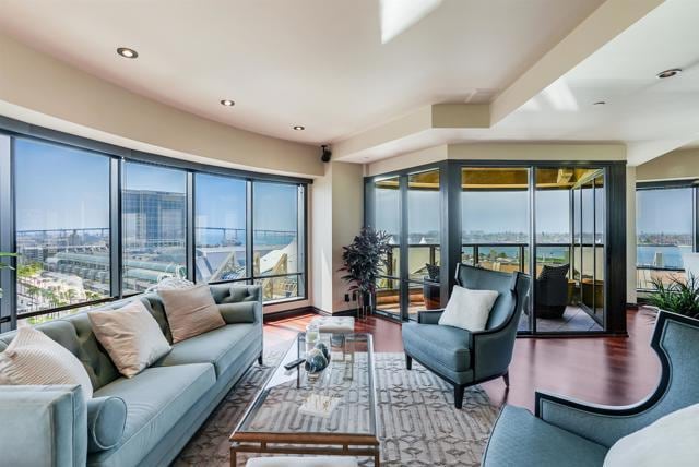 Foto principal - 200 W Harbor Dr
