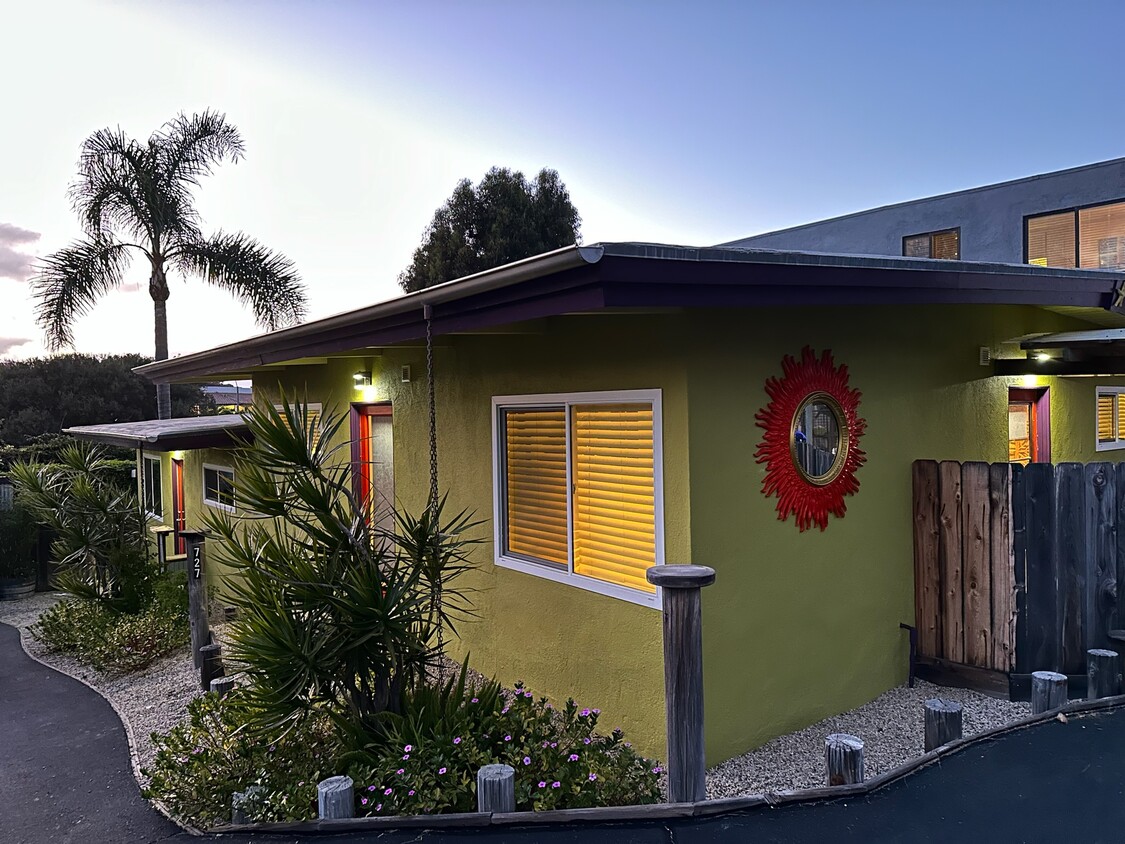 Foto principal - 729 S Cedros Ave