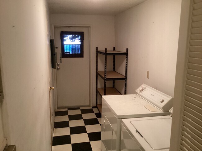 Foto del edificio - 366 Willow Run Rd