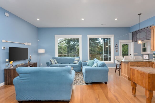 Photo - 211 Lewis Dr House