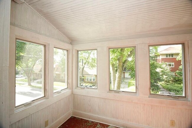 Foto del edificio - 2719 E Hartford Ave