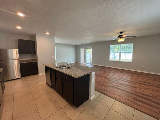 Foto del edificio - 5006 Willow Breeze Wy