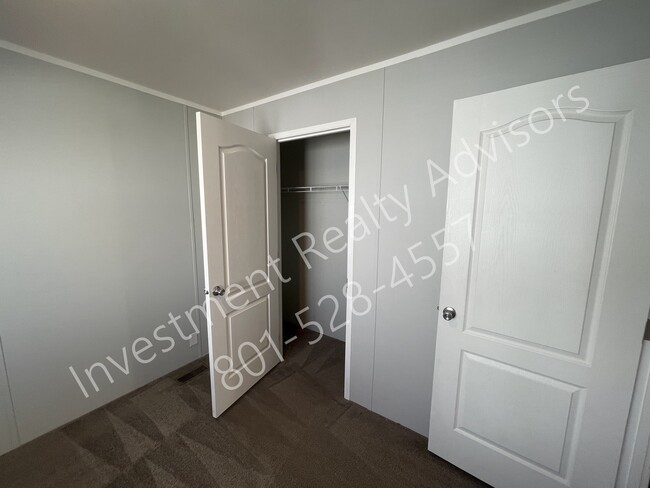 Building Photo - 421 N 200 W St