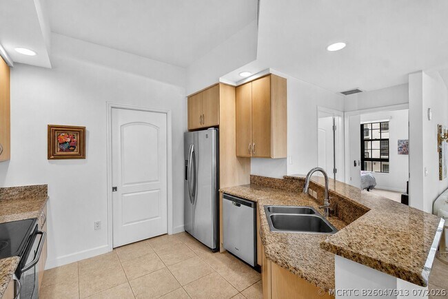 Building Photo - 801 S Olive Ave
