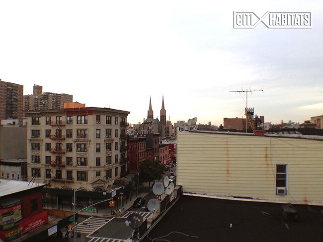 Building Photo - 86 Graham Ave