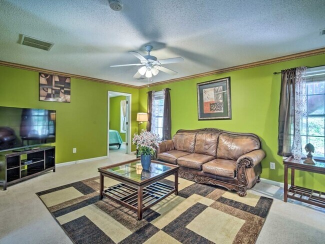 Foto del edificio - 6 Bedroom Single Family Home in Acworth