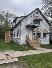 Building Photo - 14305 Irving Ave Unit 2