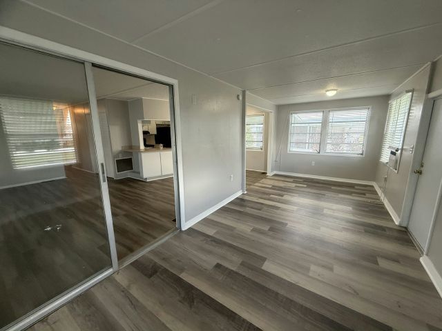 Foto del edificio - 111 48th Ave W