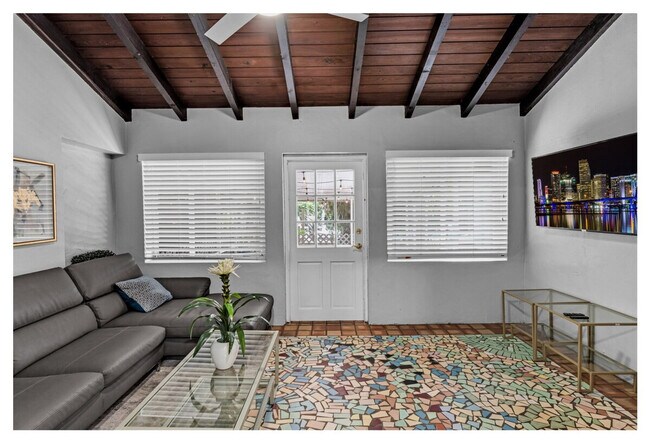 Foto del edificio - 345 NE 107th St