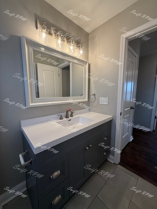 Building Photo - 1827 E 75th Terrace