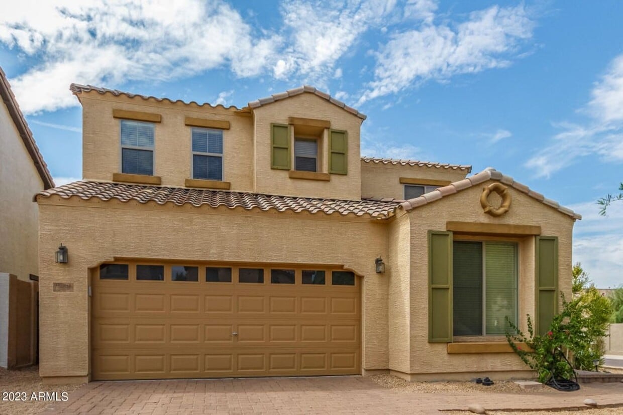 Primary Photo - Spacious 4 Bed, 3 Bath w/Loft on Corner Lo...