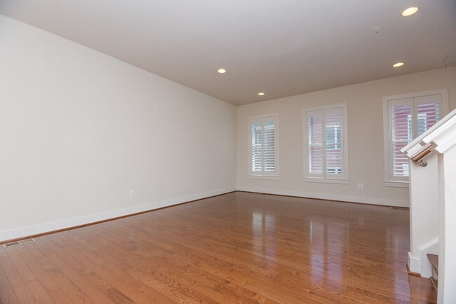 Building Photo - 3029 Chancellor's Way NE