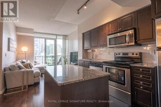 Building Photo - 209-209 Fort York Blvd
