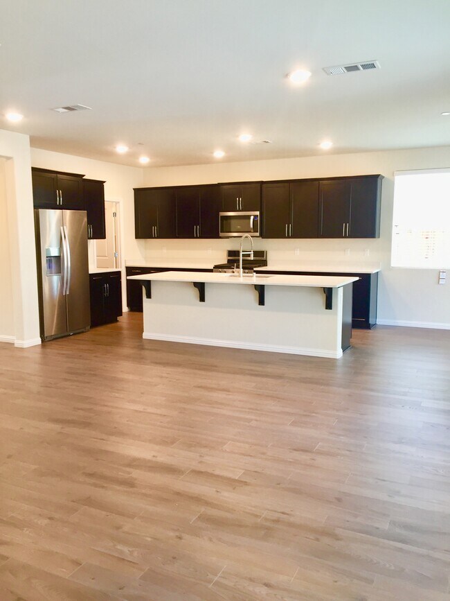 Building Photo - 931 Island Palm Way