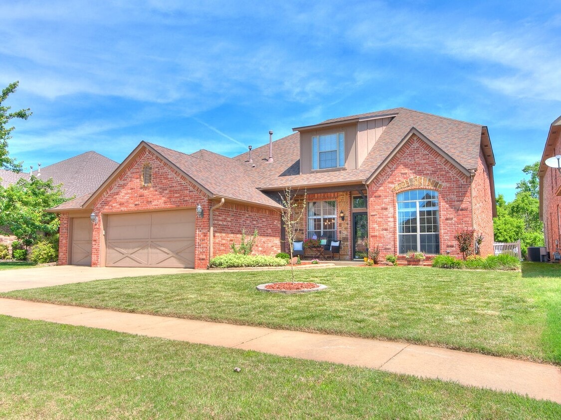 Primary Photo - Large 4-Bedroom Home in Edmond Schools