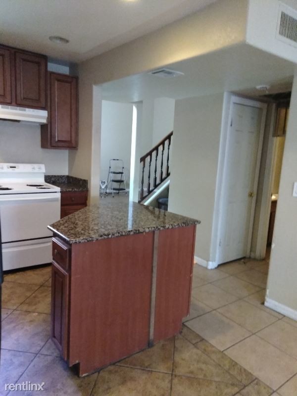 Building Photo - 1226 Mews Ln