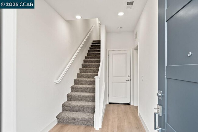 Foto del edificio - 725 Delve Ct