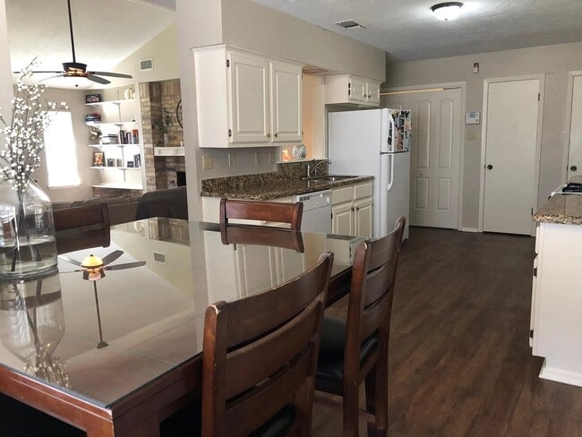 Photo - 1004 Crestwood Dr House