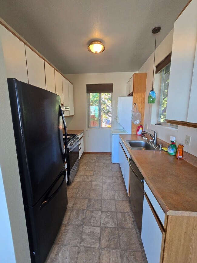 Foto del edificio - Beautiful 2nd story unit with beautiful vi...