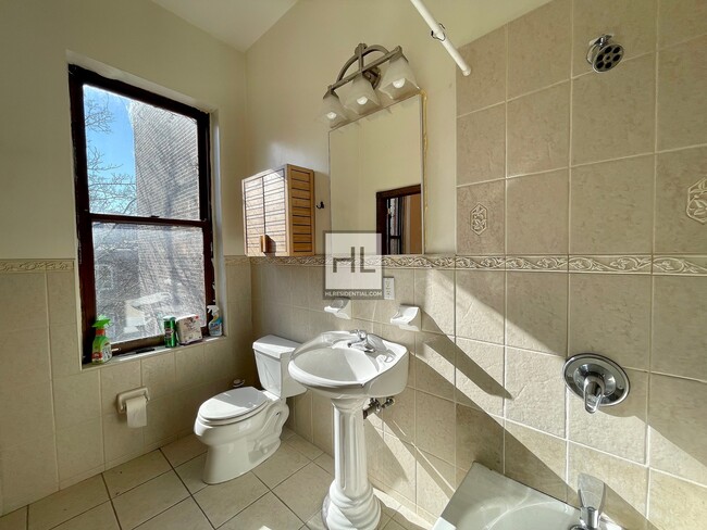 Foto del edificio - Gorgeous 1 Bedroom | West 120th Street, So...