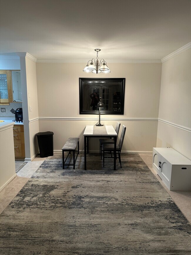 Shared living space - 5905 Bayshire Rd