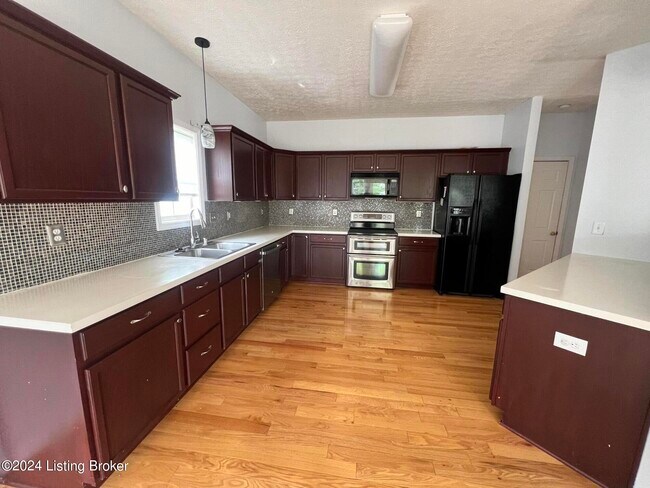 Foto del edificio - 9210 Eminence Ct