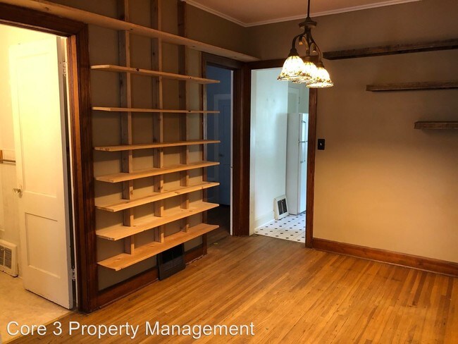 Building Photo - 2 br, 1 bath House - 705 W Walnut