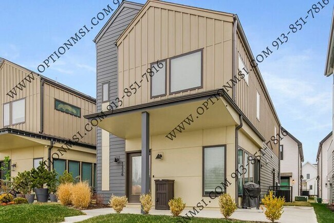 Building Photo - Welcome to Mount Prospect!