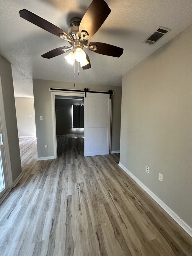 Foto del edificio - 38 Helmsman Ct