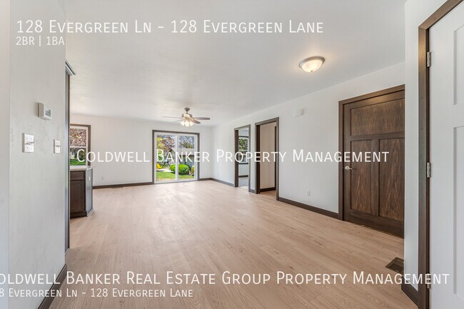 Building Photo - 128 Evergreen Ln
