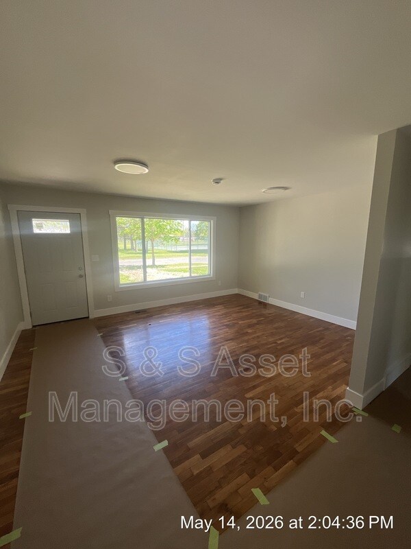 Foto del edificio - 4106 Stillwell Ave