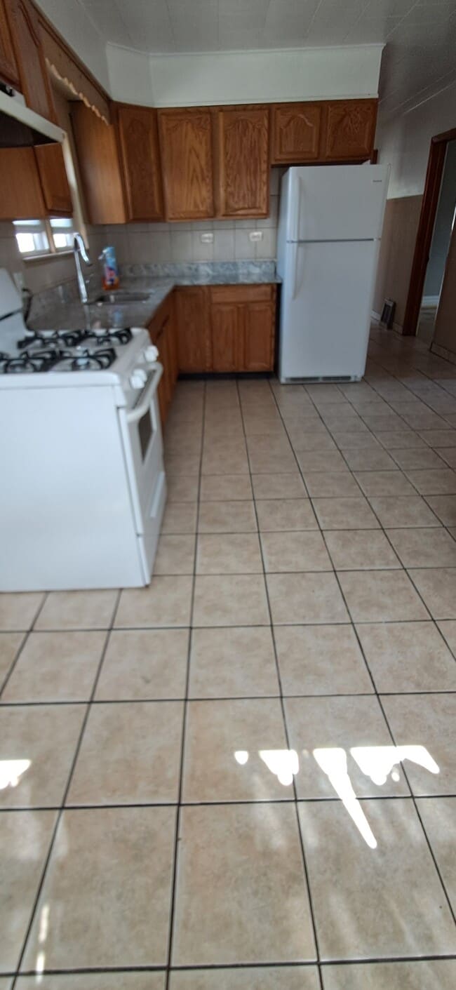 Kitchen - 6100 S Kildare Ave