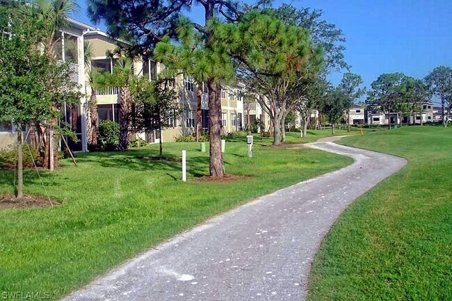 Foto del edificio - 12100 Summergate Cir
