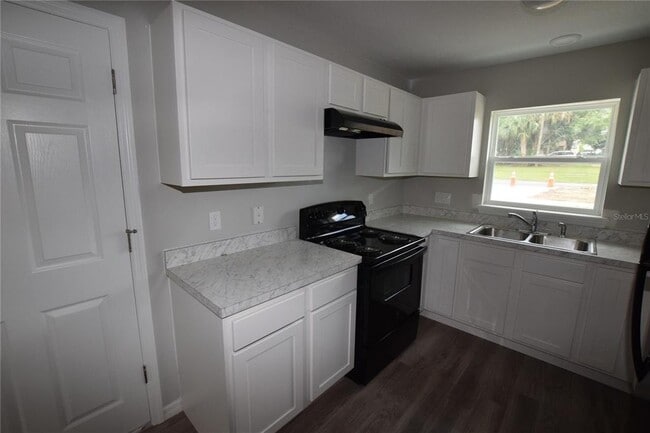 Building Photo - 925 E McDonald Ave